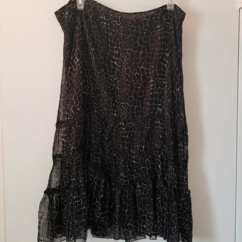 Black silk skirt - Picture 2 of 5